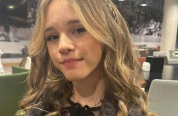 Wat is de leeftijd van zangeres Emma Kok