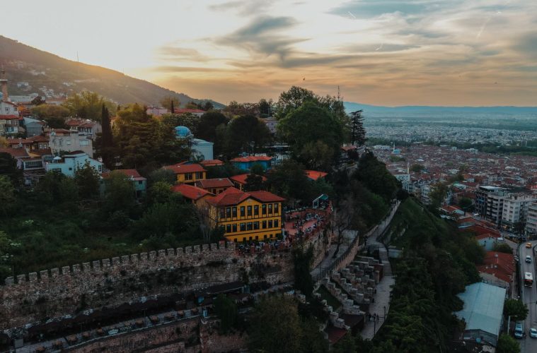 Bursa bij zonsondergang, de eerste hoofdstad van het Ottomaanse Rijk onder Orhan